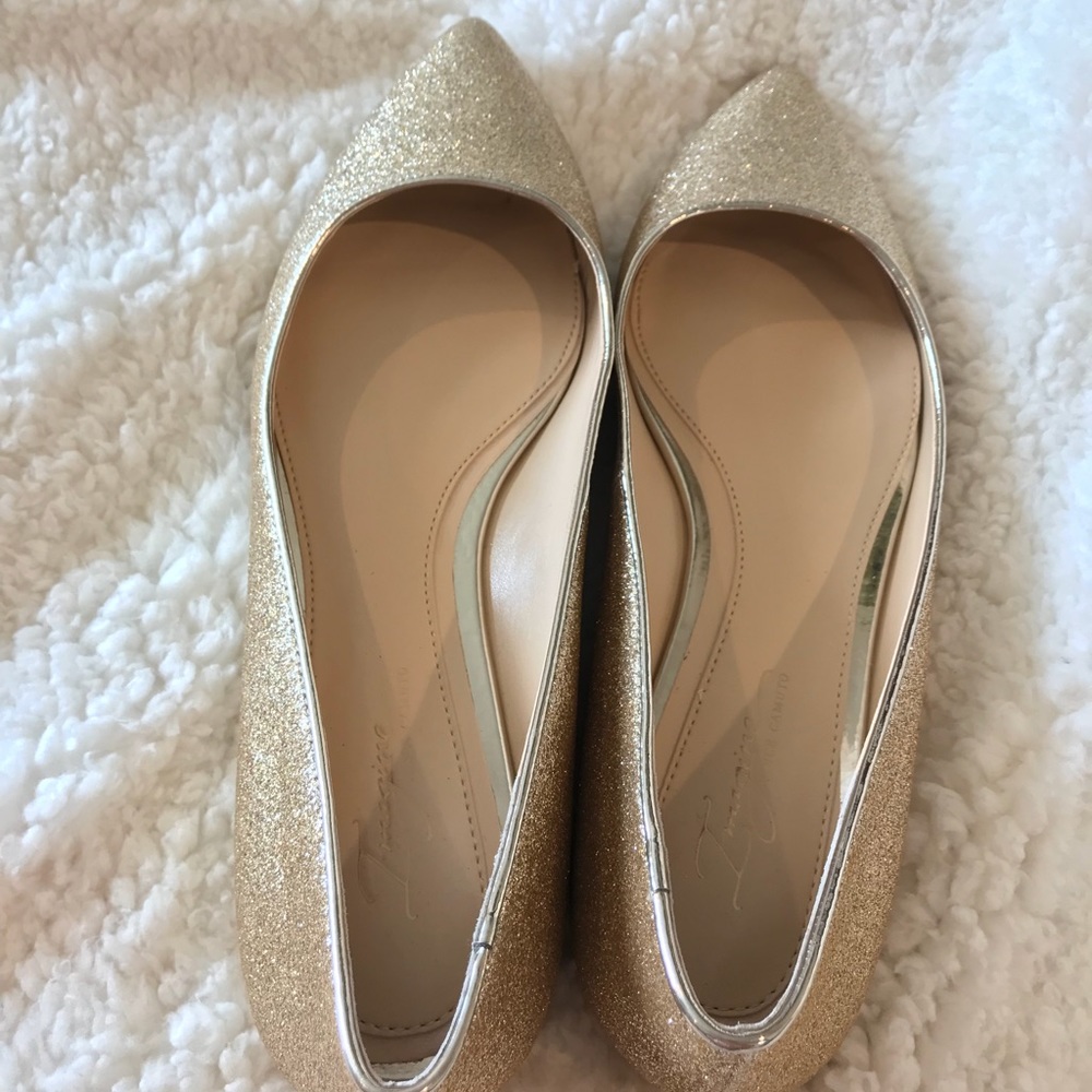 Size 6.5 Vince Camuto gold glitter flats